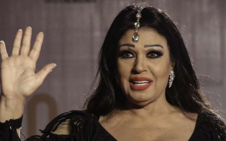 فيفي عبده تزور قبرها 